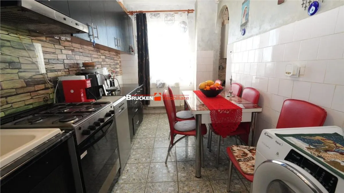 Apartament cu 3 camere de vanzare - foto 5