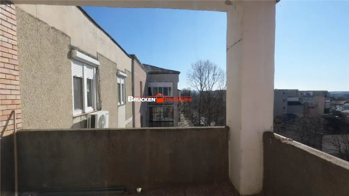 Apartament cu 3 camere de vanzare - foto 9