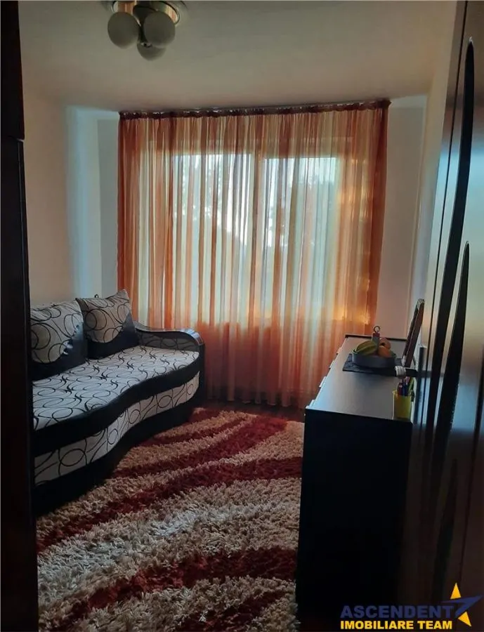 Apartament cu 4 camere, Noua, Brasov - foto 1