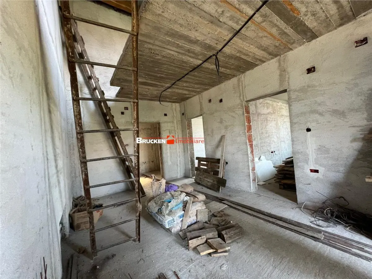 Casa de vanzare in zona centrala din Petreu - foto 11