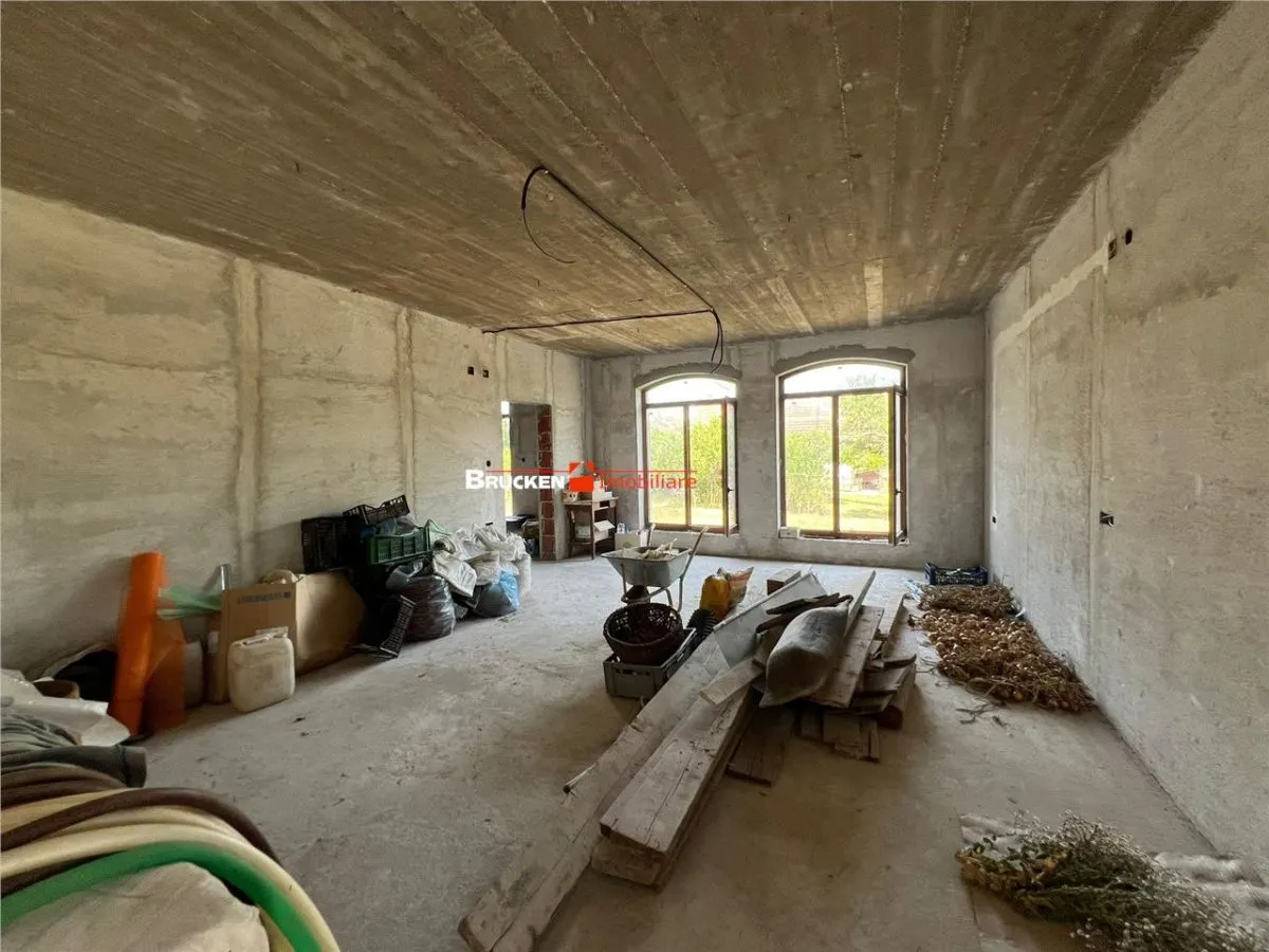 Casa de vanzare in zona centrala din Petreu - foto 17
