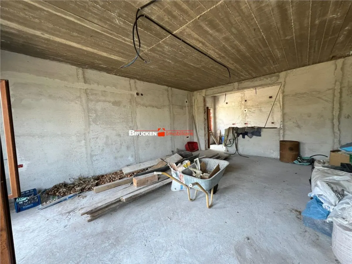 Casa de vanzare in zona centrala din Petreu - foto 20