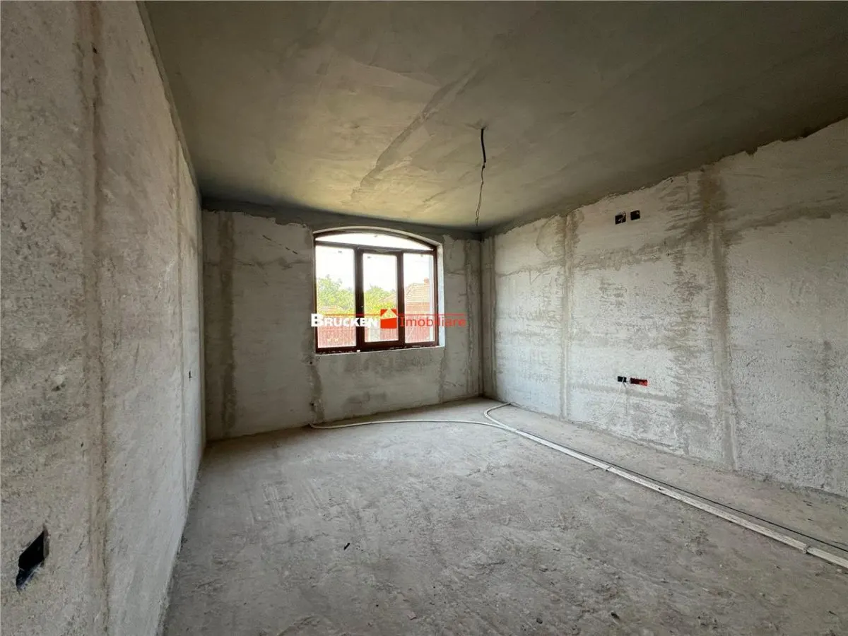 Casa de vanzare in zona centrala din Petreu - foto 22