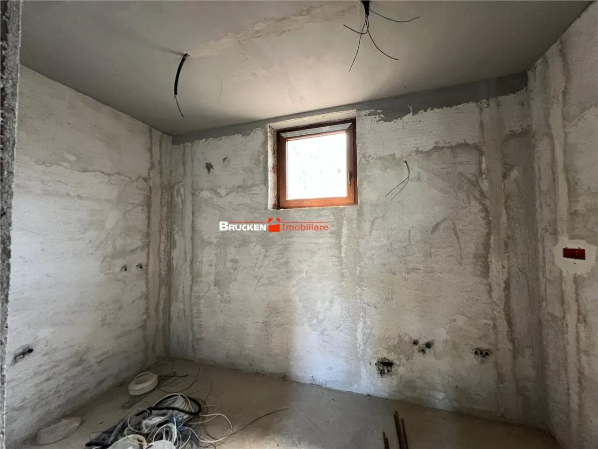Casa de vanzare in zona centrala din Petreu - foto 23