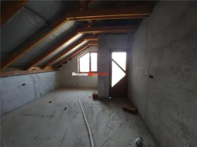 Casa de vanzare in zona centrala din Petreu - foto 4