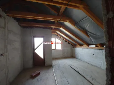 Casa de vanzare in zona centrala din Petreu - foto 5