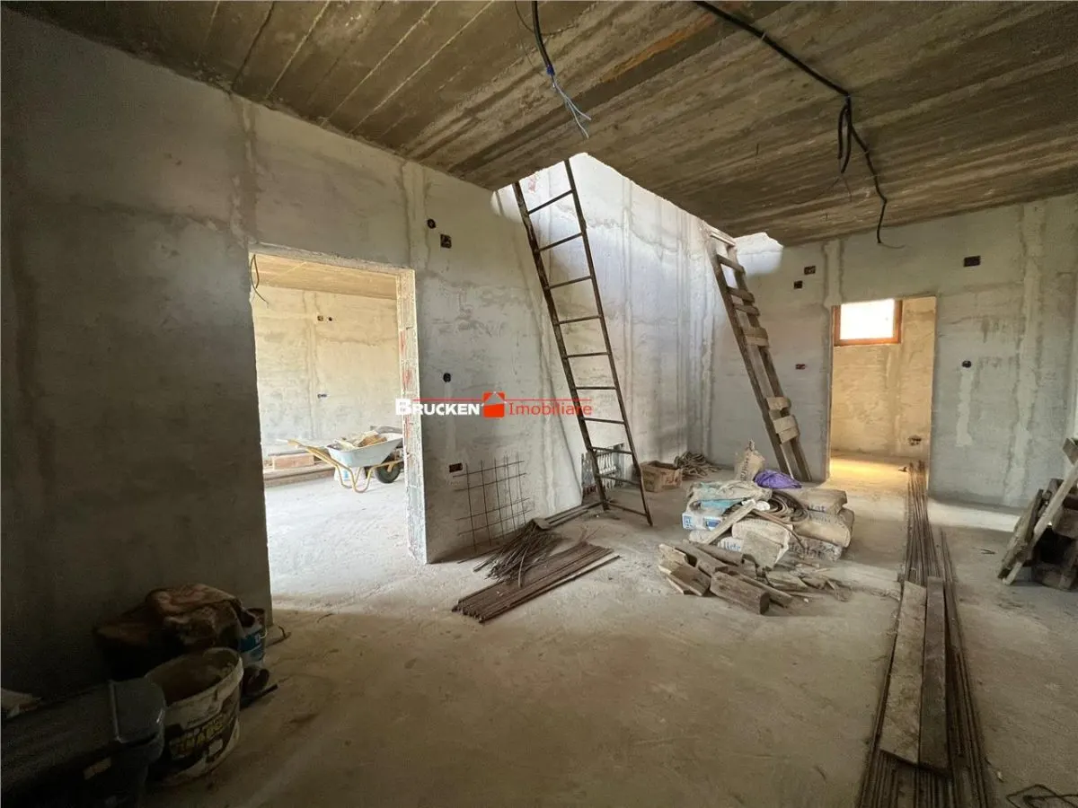 Casa de vanzare in zona centrala din Petreu - foto 8