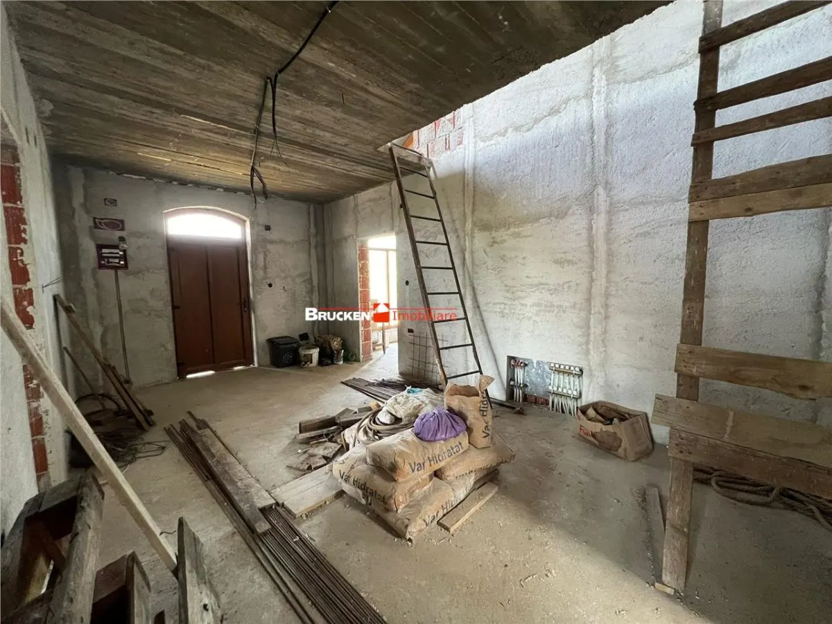 Casa de vanzare in zona centrala din Petreu - foto 9