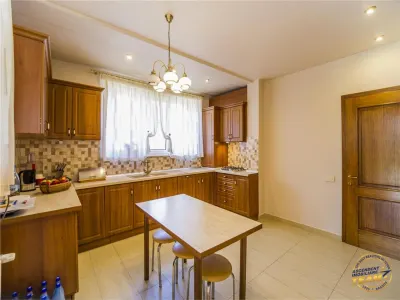 Trei imobile speciale, deschidere variante destinatie, incadrata pe 1.100 mp teren, Brasov - foto 17