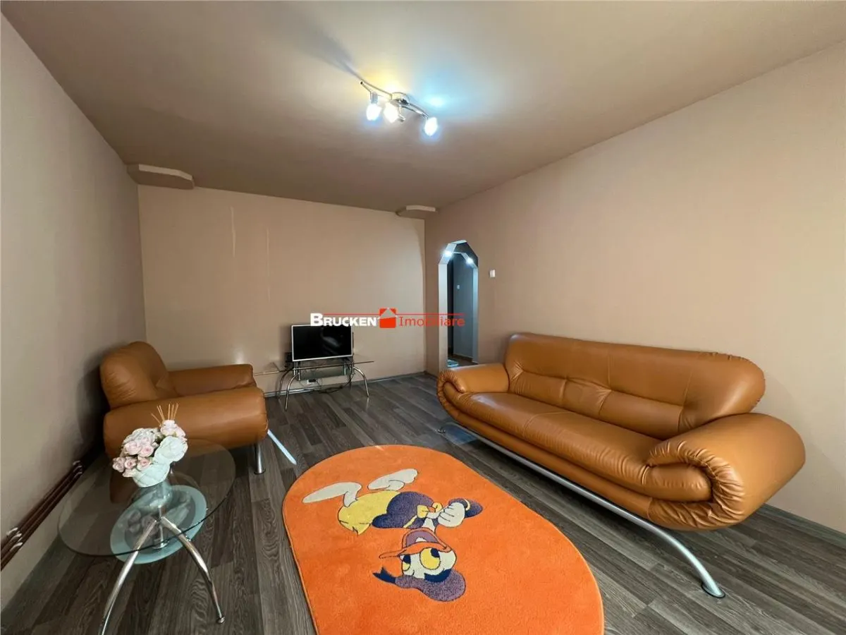 Apartament cu 3 camere de inchiriat - foto 1