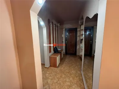 Apartament cu 3 camere de inchiriat - foto 16