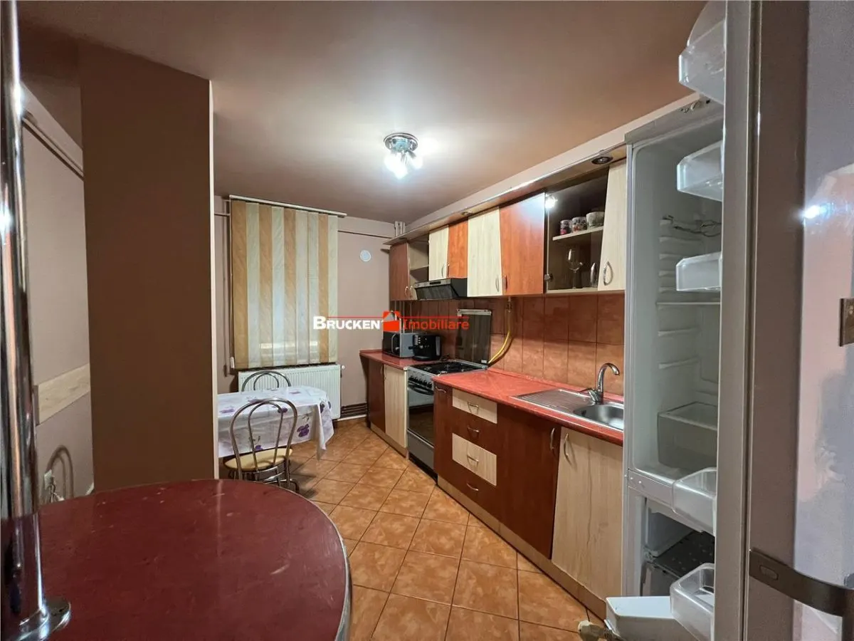 Apartament cu 3 camere de inchiriat - foto 8