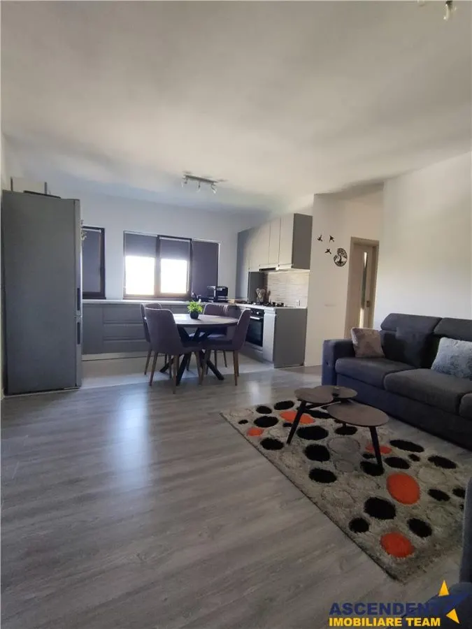 Apartament in casa, curte proprie, mobilat, intrare Sanpetru, - foto 2