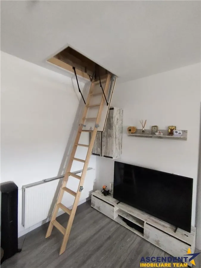 Apartament in casa, curte proprie, mobilat, intrare Sanpetru, - foto 12