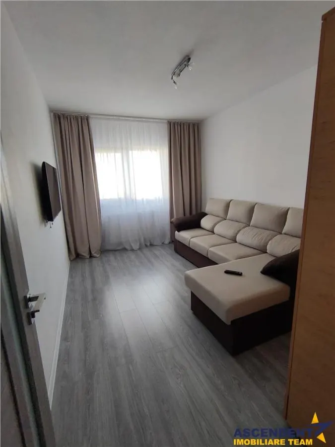 Apartament in casa, curte proprie, mobilat, intrare Sanpetru, - foto 13