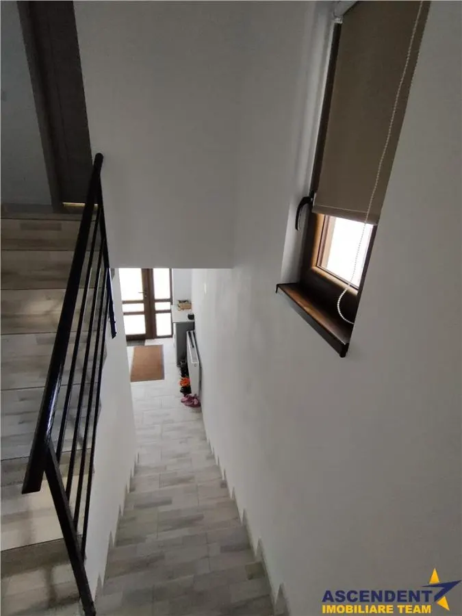 Apartament in casa, curte proprie, mobilat, intrare Sanpetru, - foto 14