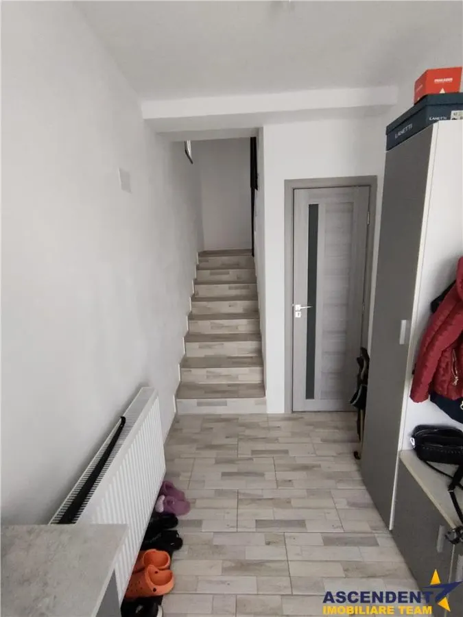 Apartament in casa, curte proprie, mobilat, intrare Sanpetru, - foto 16
