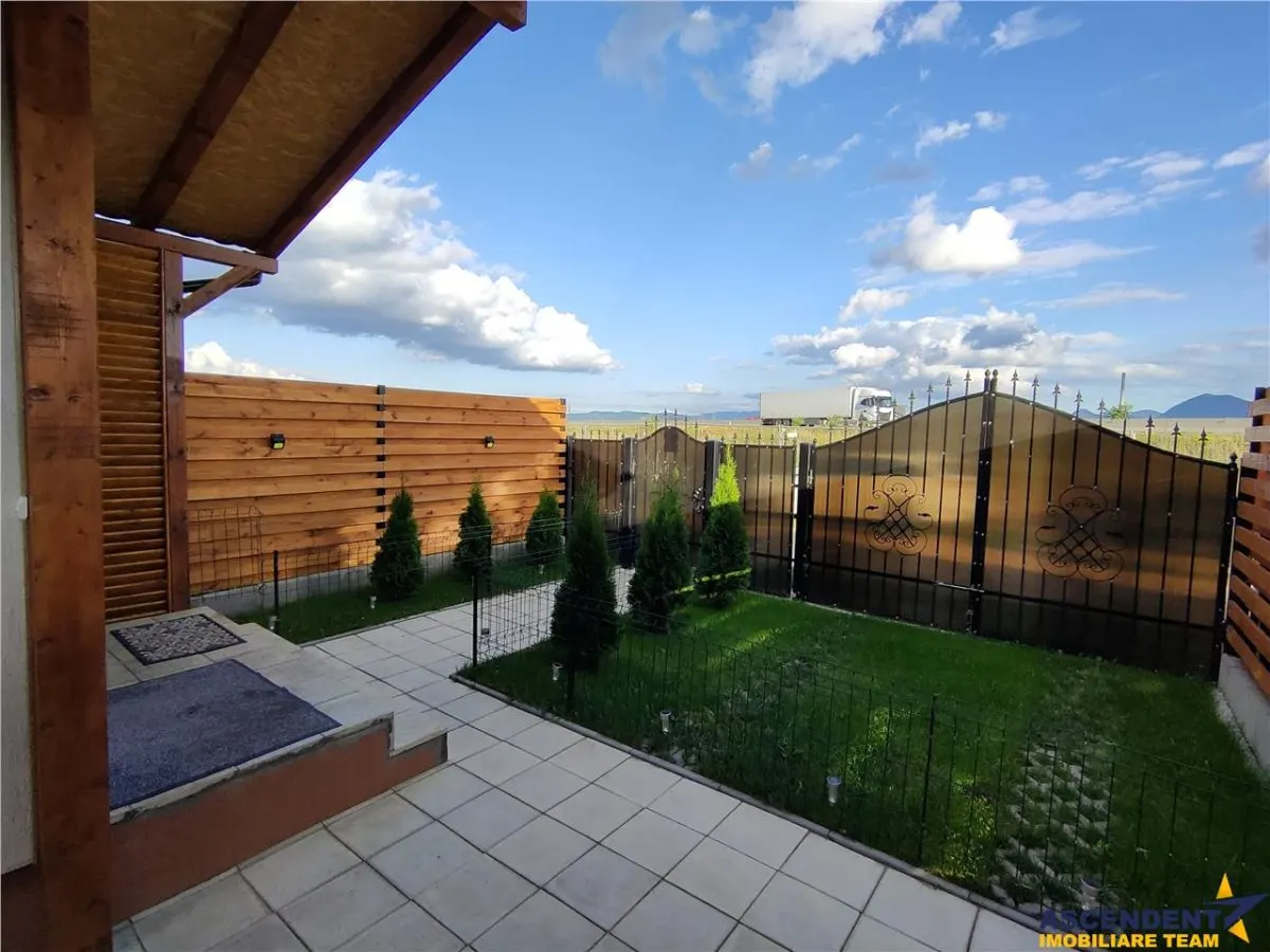 Apartament in casa, curte proprie, mobilat, intrare Sanpetru, - foto 4