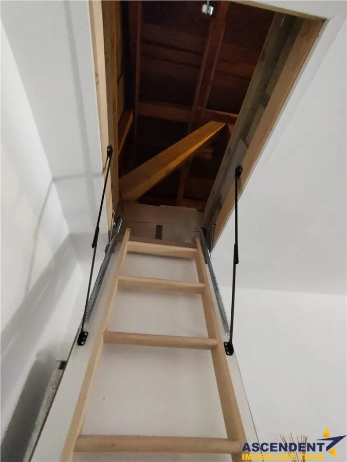 Apartament in casa, curte proprie, mobilat, intrare Sanpetru, - foto 5