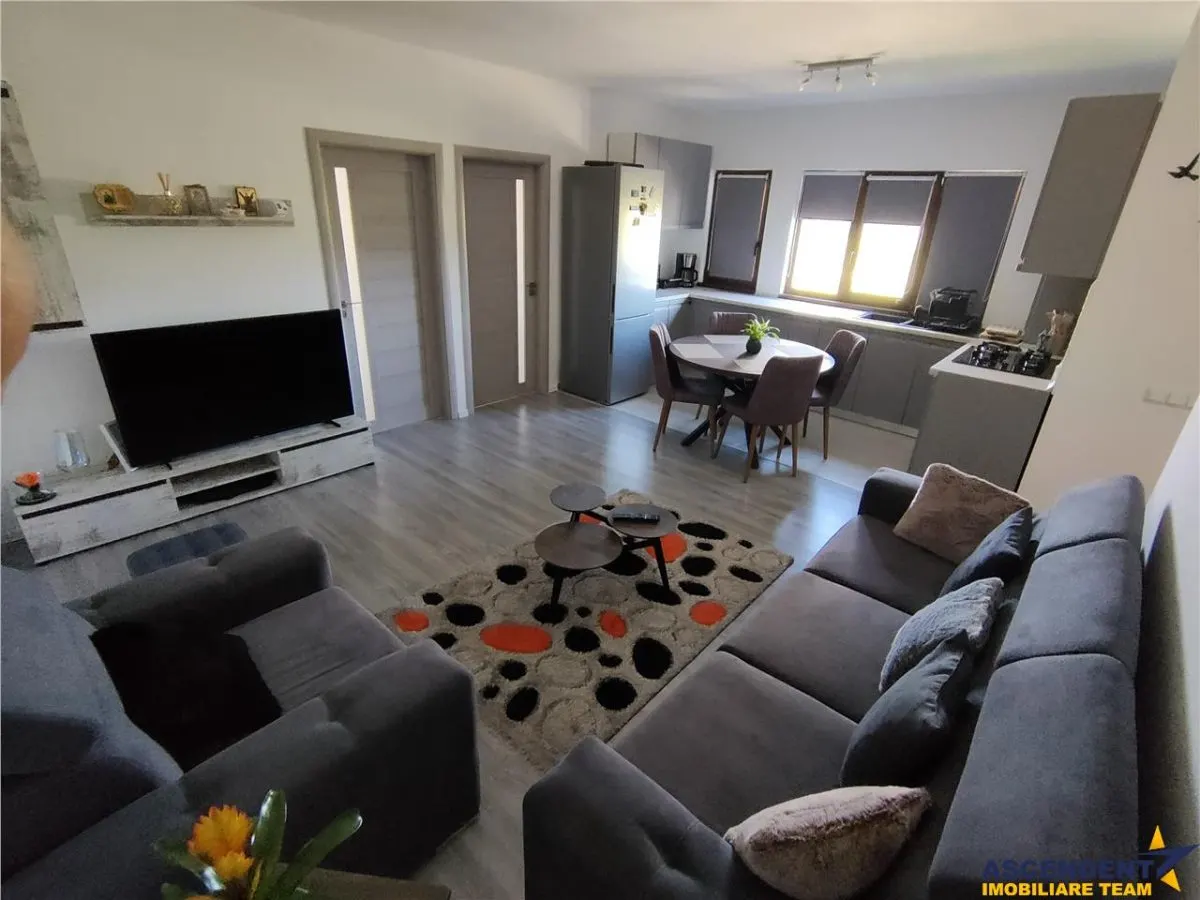 Apartament in casa, curte proprie, mobilat, intrare Sanpetru, - foto 9