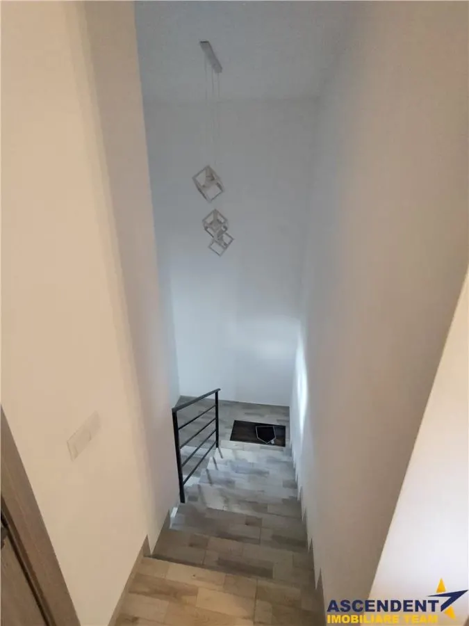 Apartament in casa, curte proprie, mobilat, intrare Sanpetru, - foto 10