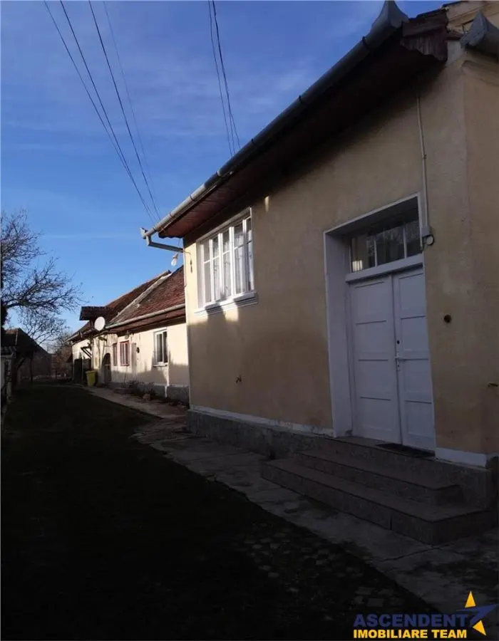 Casa Prejmer, peste 1.000 mp teren, - foto 4