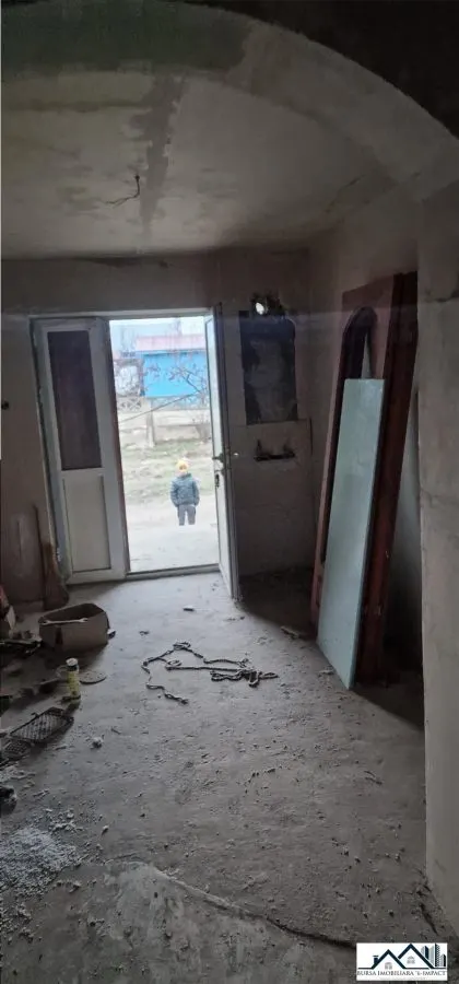 DE VZ. in loc Gara ROSIESTI, com. Rosiesti, jud. Vaslui - APART 2 Camere, la Rosu, Supraf. 48 mp, - foto 2