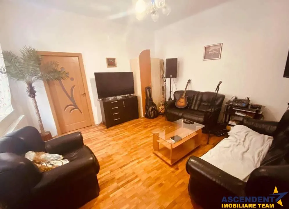 Apartament la casa, cu spatiu de depozitare, Centrul Istoric, Brasov - foto 1