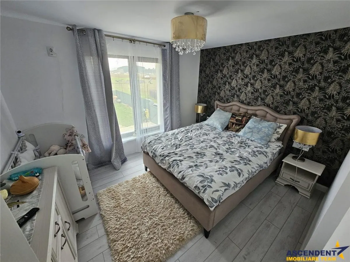 Distinctiva casa, cu piscina, garaj, pivnita, sisteme Smart etc., pe 1.300mp , Harman, Brasov - foto 3