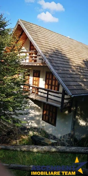 La poalele muntilor Piatra Craiului,pe domeniu de 4.000 mp teren, Brasov - foto 8