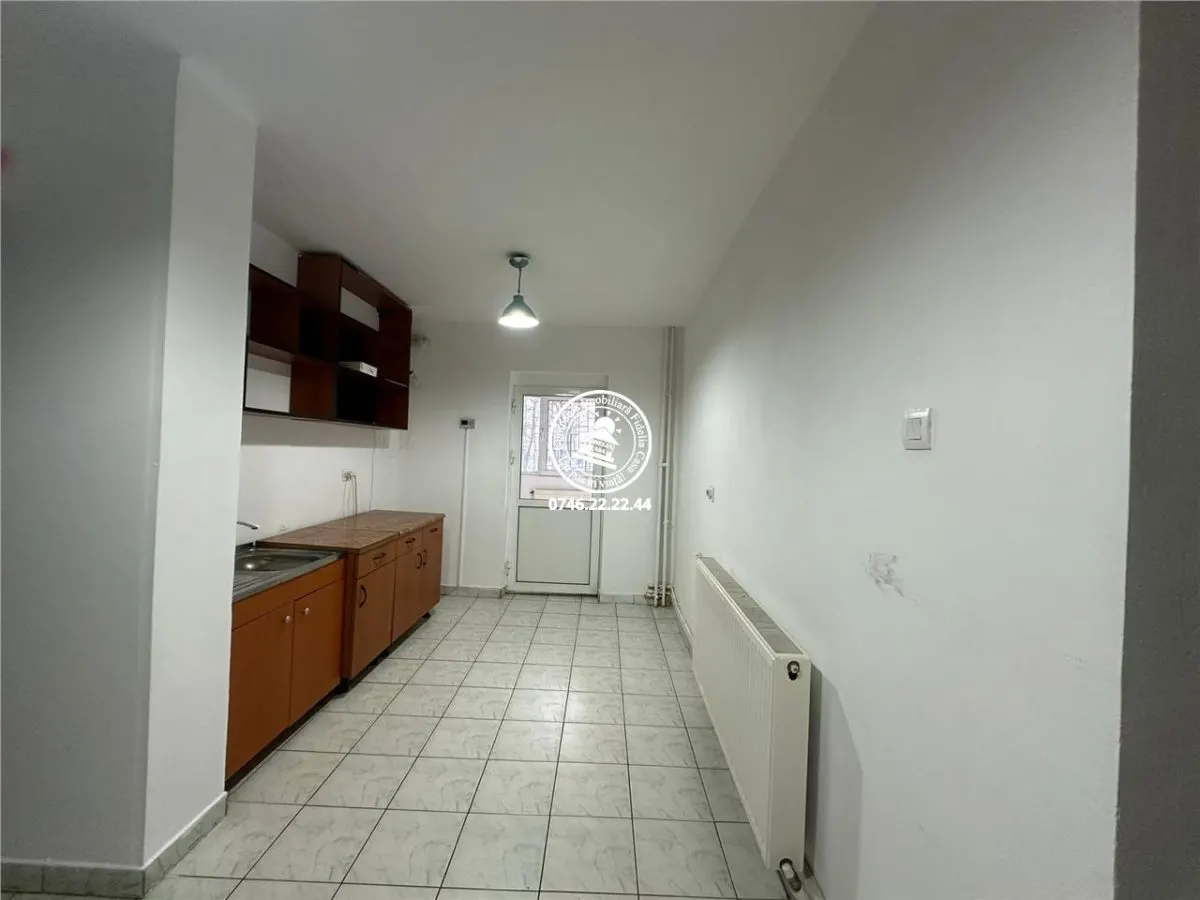 Apartament 4 camere de inchiriat Alexandru cel Bun - foto 1