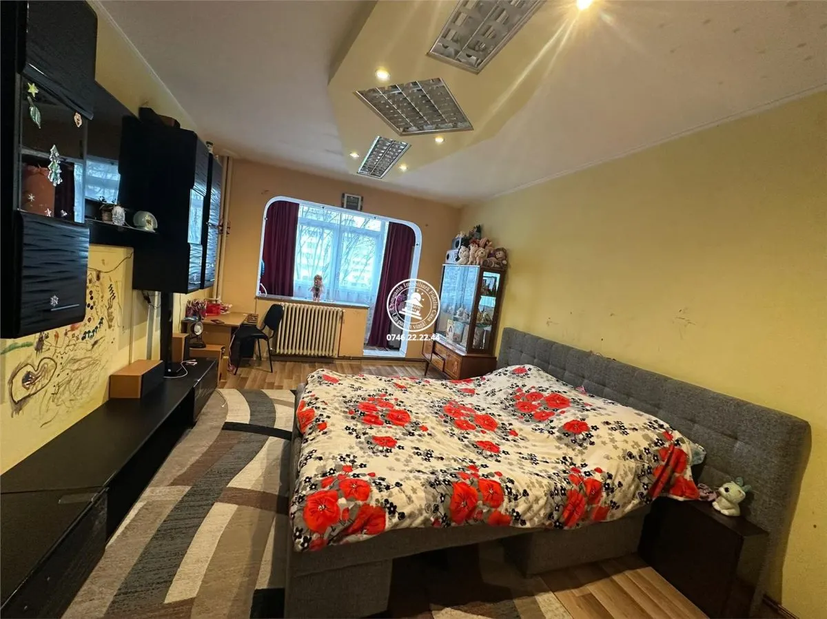 Apartament 3 camere, decomandat, de vanzare - Gara - foto 1