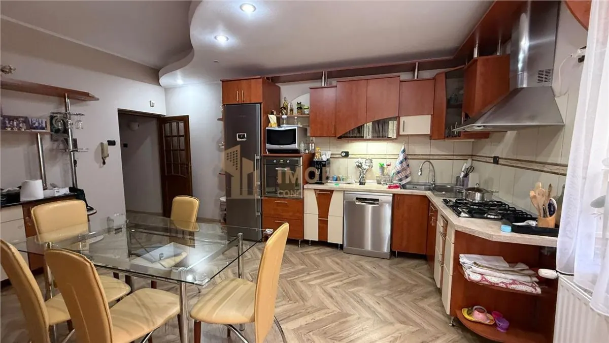 Casa individuala cu etaj zona Sanatatii - foto 6