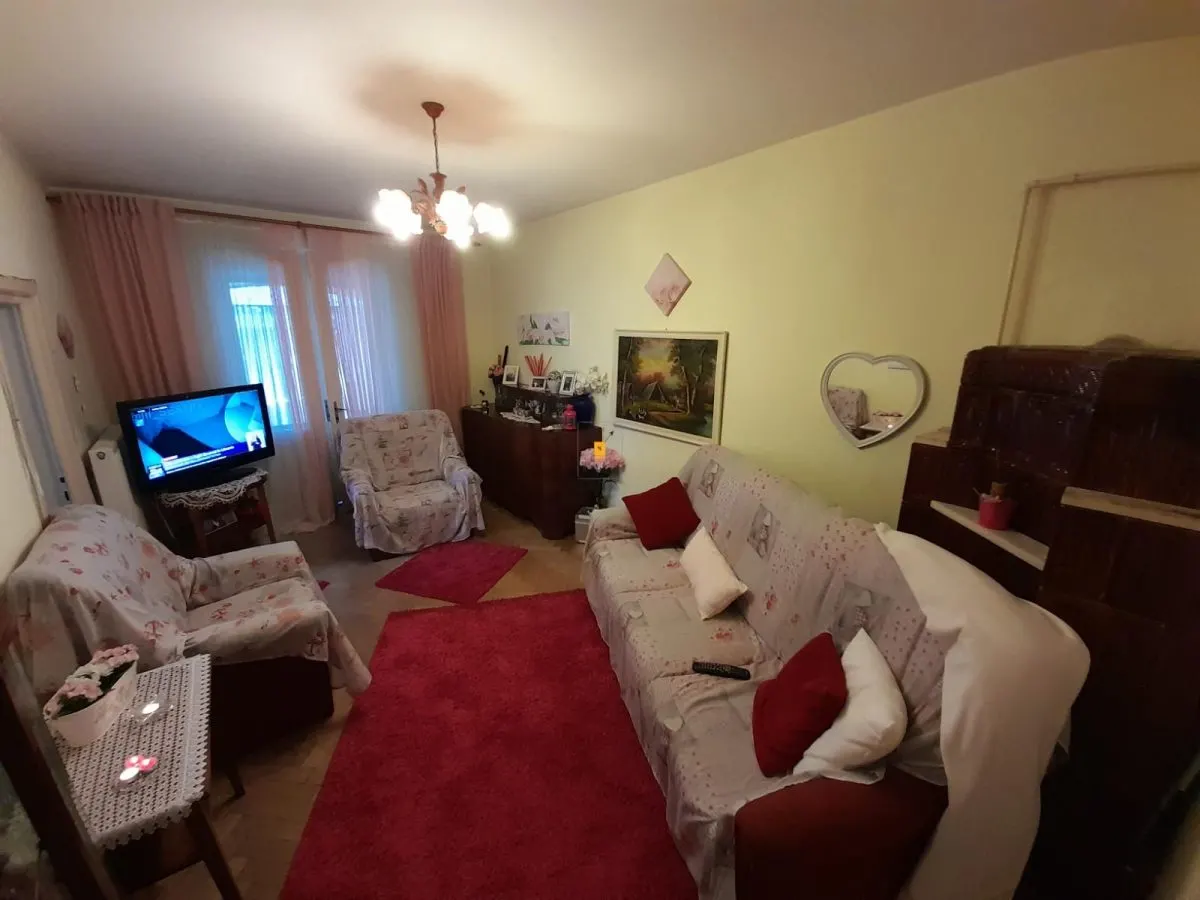 Apartament in vila zona centrala - foto 1