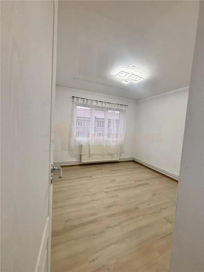 Chirie apartament 3 camere partial mobilat - foto 5