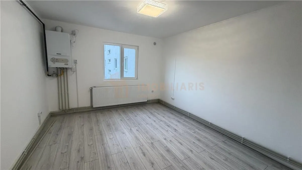 Garsoniera de vanzare-inchiriat, zona Piata Mare - foto 2