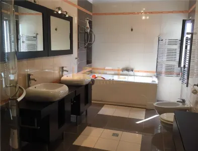 Vila 5 camere 300mp cu teren generos 620mp de inchiriat in Pipera - foto 12