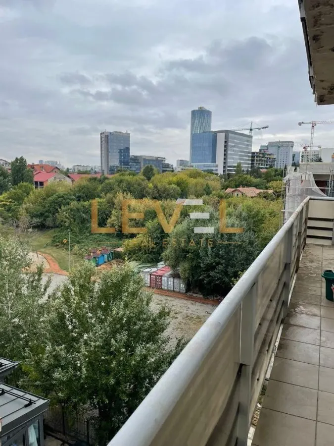 Apartament cu 3 camere de vanzare - foto 2