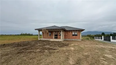 Casa pe un nivel la rosu, Mocira - Mocira