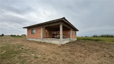 Casa pe un nivel la rosu, Mocira - foto 2