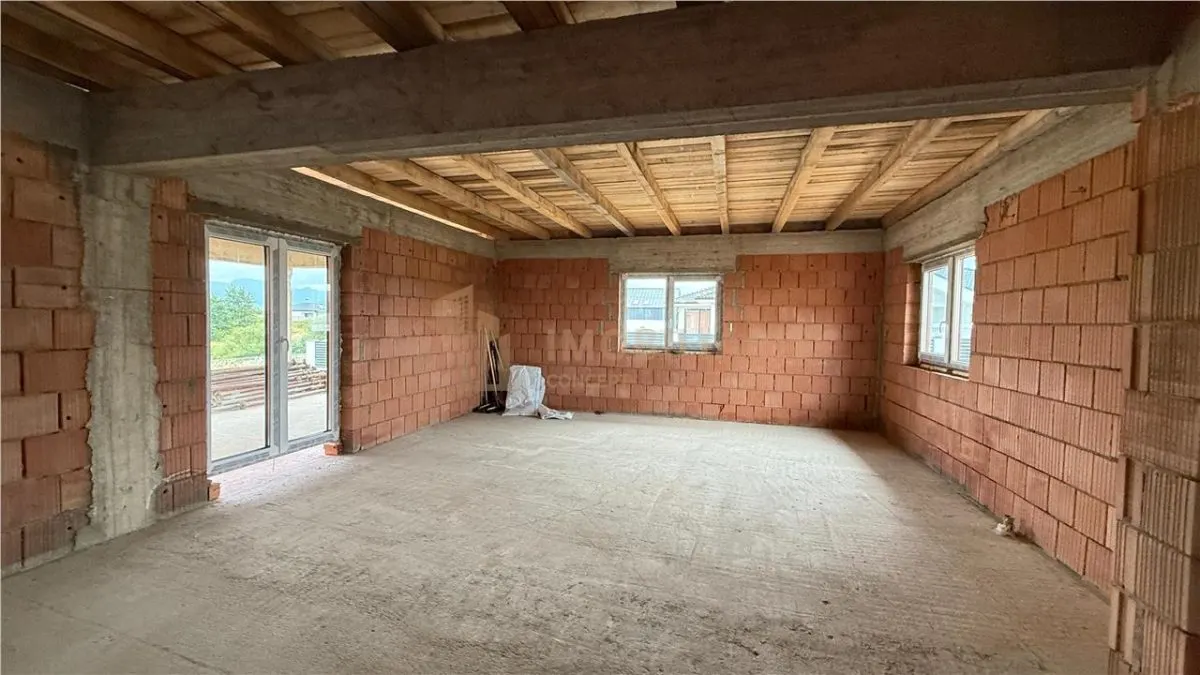 Casa pe un nivel la rosu, Mocira - foto 3