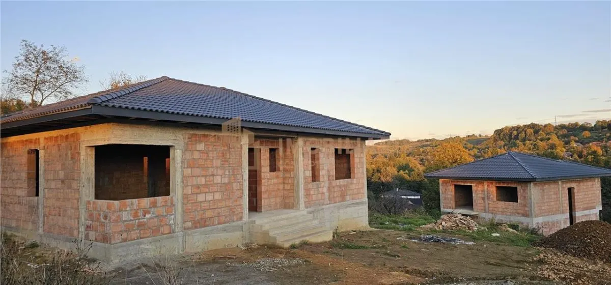 Case de vanzare la rosu, Ocolis - foto 1