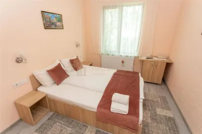 De vanzare-Pensiune 3 stele si locuinta privata - foto 3