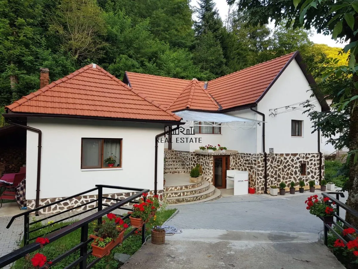 Pensiune Bulzestii de Sus - foto 1