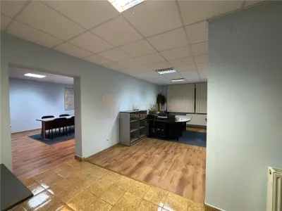 Spatiu de birouri disponibil la inchiriere sau  vanzare - foto 3