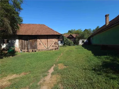 Teren intravilan si cladiri in Lunca - Baia de Cris