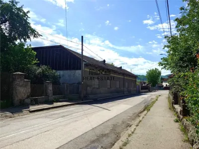 Casa, anexe si teren amplasate central in municipiul Brad - foto 2