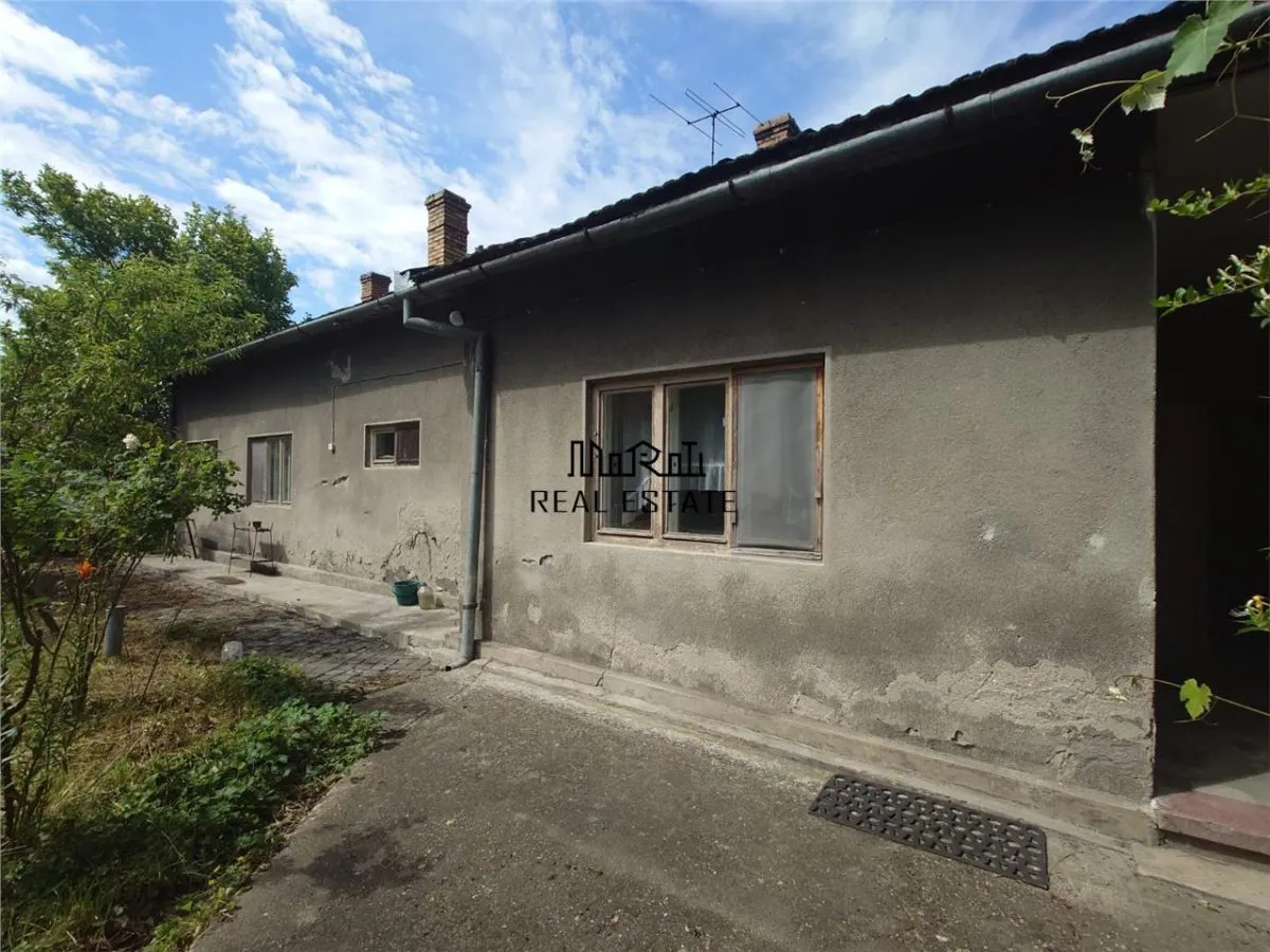 Casa, anexe si teren amplasate central in municipiul Brad - foto 4