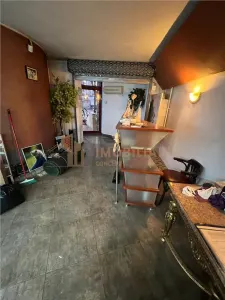 Spatiu comercial central de vanzare/de inchiriat - foto 3