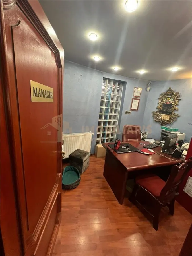 Spatiu comercial central de vanzare/de inchiriat - foto 4